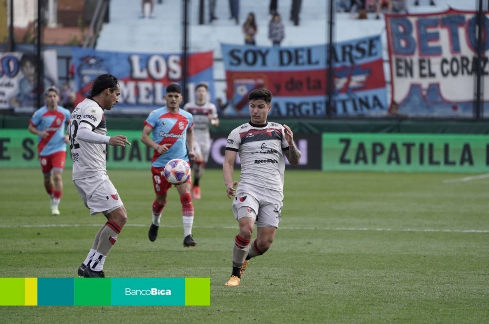 Colón perdió ante Arsenal en Sarandí.