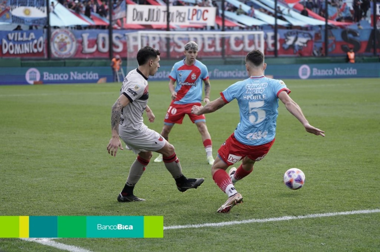 Colón perdió ante Arsenal en Sarandí.