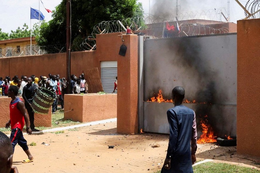 Pro-junta demonstrators gathered outside the French embassy, try to set it on fire before being dispersed by Nigerien security forces in Niamey, the capital city of Niger July 30, 2023. REUTERS/Souleymane Ag Anara REFILE – CORRECTING NATIONALITY NO RESALES. NO ARCHIVES