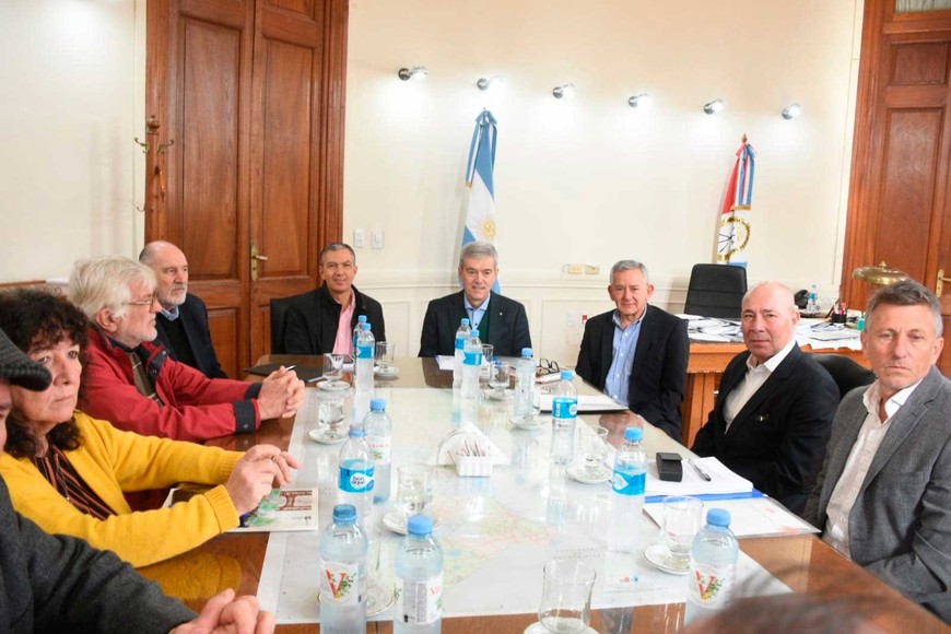 Agosto y Pusineri, los ministro del gobierno santafesino que estuvieron en el primer encuentro paritario. Crédito: Guillermo Di Salvatore