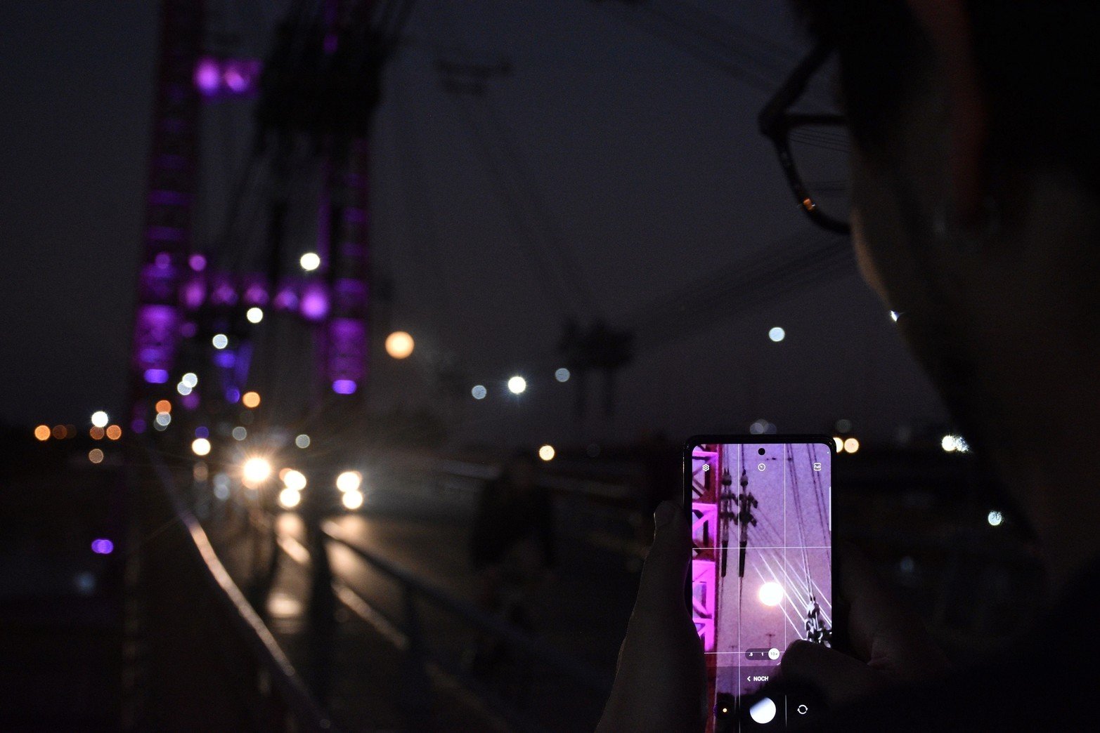 La Superluna Esturión desde Santa Fe. Foto: Manuel Fabatía