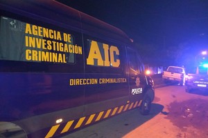 Personal de división Criminalística de la AIC trabajó en la escena del suceso. Crédito: El Litoral.