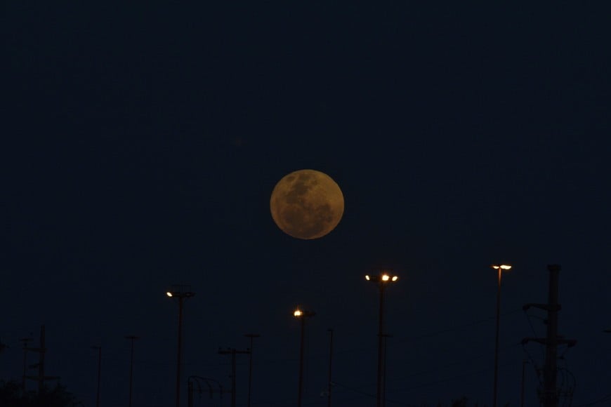La Superluna Esturión desde Santa Fe