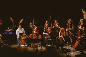 Una características de Fleurs Noires es que se trata de una orquesta en la cual se integran artistas de Argentina, Francia y Finlandia. Foto: Gentileza producción