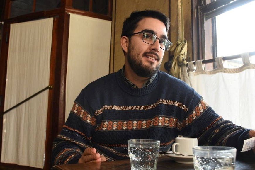 Giardino se formó en el Taller de Cine de la Universidad Nacional del Litoral y el Instituto Superior de Cine y Artes Audiovisuales de Santa Fe.