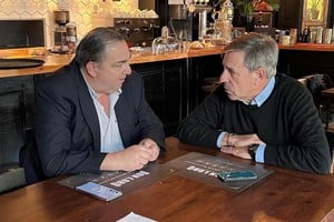 Juan Pablo Poletti y Emilio Jatón compartieron una charla este viernes por la tarde. Crédito: Prensa Poletti