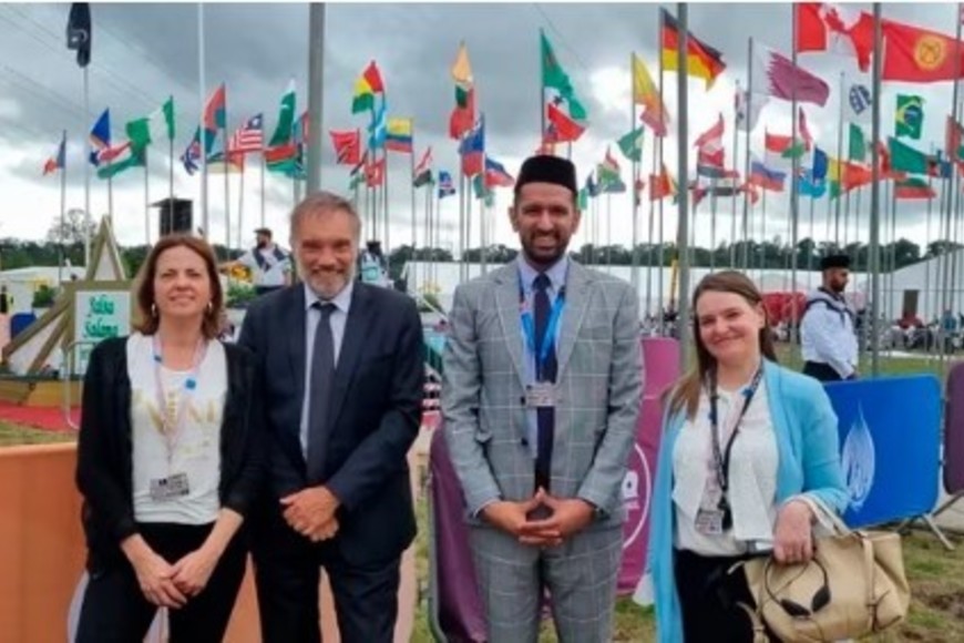Invitados de Argentina, Javier Figueroa (el embajador argentino en el Reino Unido), Imam Marwan Gill (Presidente de la Comunidad Musulmana Ahmadía en Argentina).
