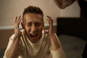 Para comprender a un adolescente violento hay que tener en cuenta y evaluar varios aspectos, tales como el área cognitiva, la emocional-conductual y el aspecto social.