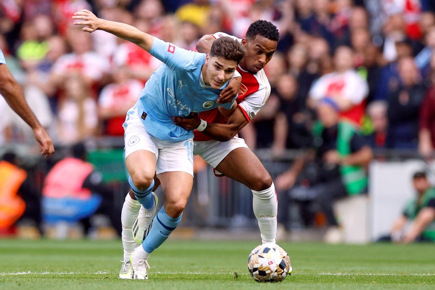 Soccer Football - Community Shield - Manchester City v Arsenal - Wembley Stadium, London, Britain - August 6, 2023 
Manchester City's Julian Alvarez in action with Arsenal's Jurrien Timber Action Images via Reuters/Peter Cziborra