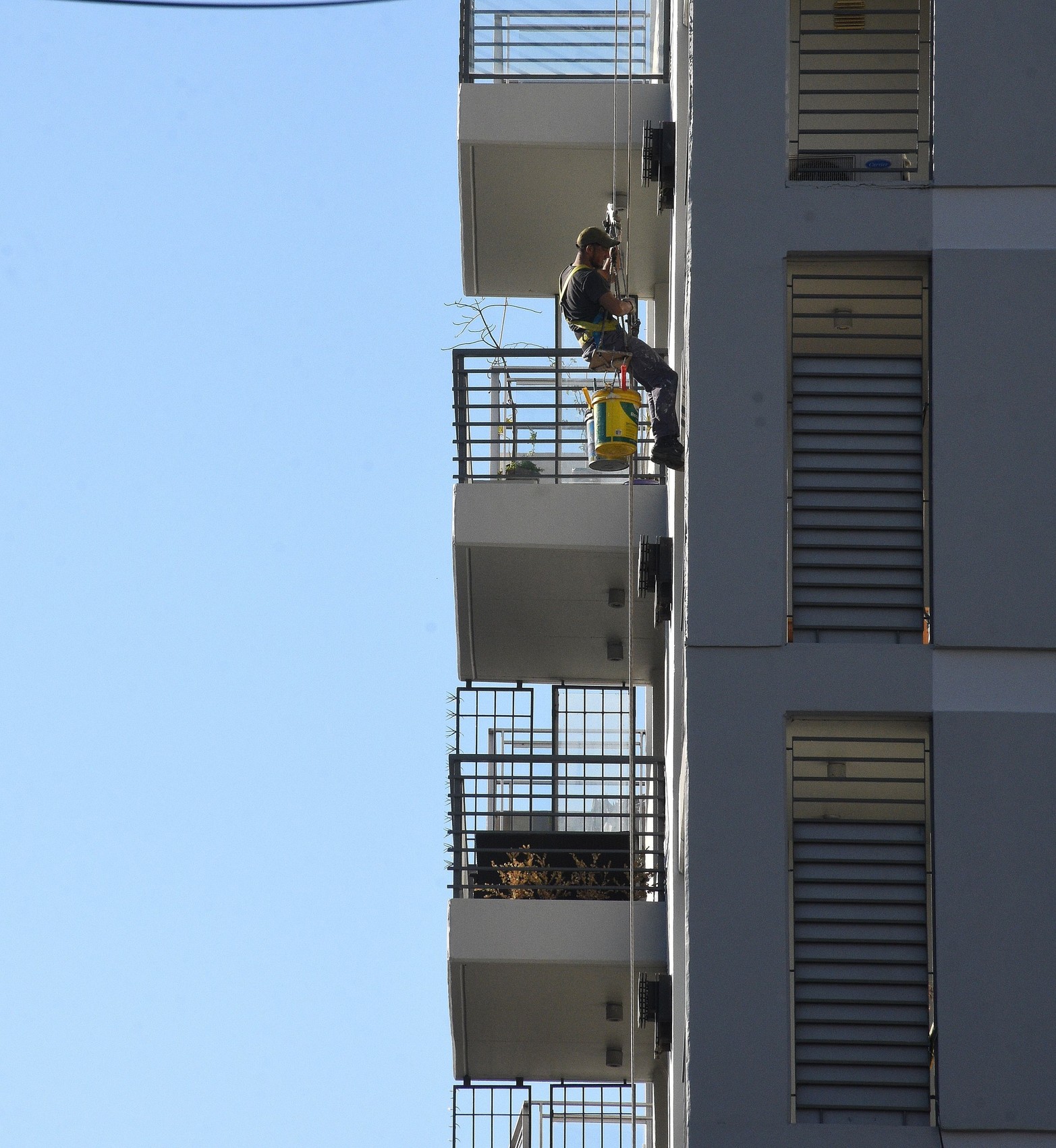 Trabajo en altura. El trabajo de mantenimiento de los edificios de la ciudad tiene una gran demanda ya que no todos están preparados para hacerlo.