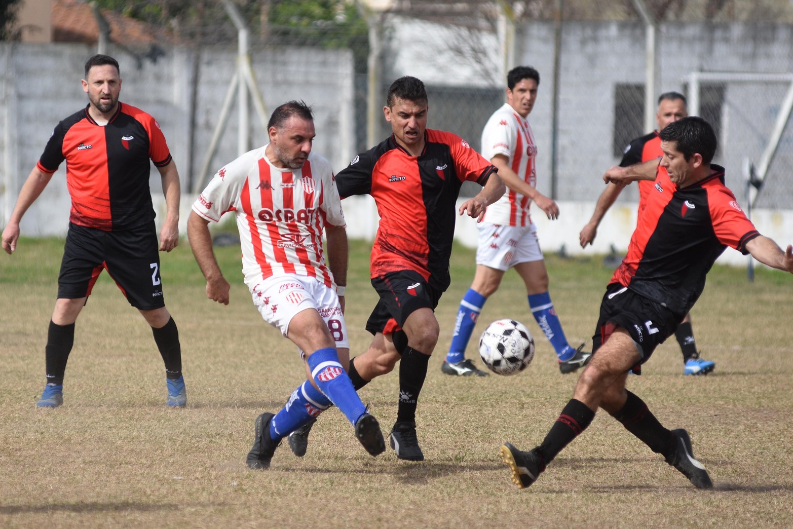 Sabaleros campeones en la Liga Senior. Organizado por la Liga Santafesina de Fútbol, el torneo consagró campeón a Colón que derrotó en la final a Unión por 1 a 0, ante más de 1000 espectadores.