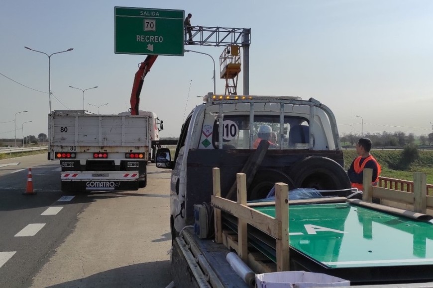 Cartelería sobre Circunvalación Oeste.