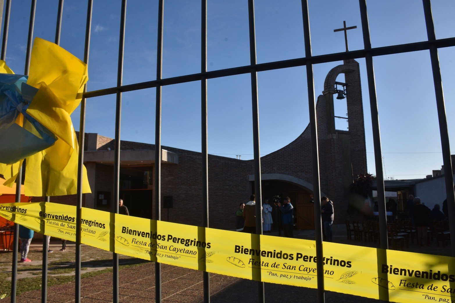 La Parroquia San Cayetano de la ciudad de Santa Fe se colmó de feligreses desde muy temprano