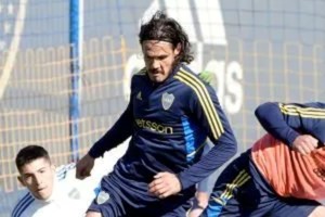 Aún es duda. Si bien luce muy bien desde lo físico, Almirón aguardará para confirmar a Cavani como titular este miércoles ante Nacional de Montevideo.
