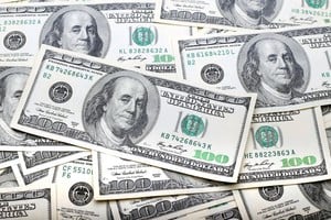 El dólar blue comienza la semana previa a las PASO en $574.