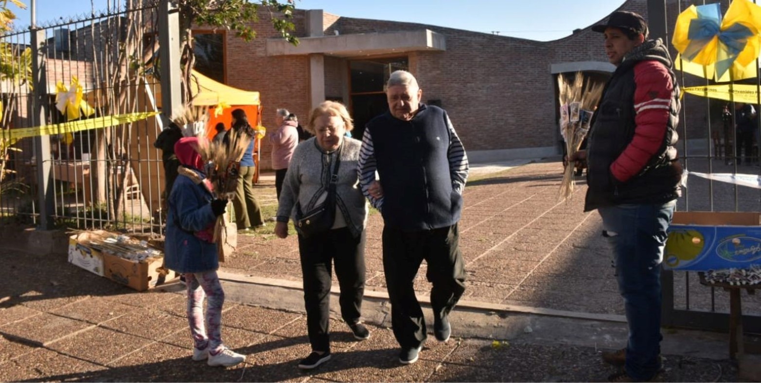 la Parroquia San Cayetano de la ciudad de Santa Fe se colmó de feligrese. Créditos: Flavio Raina.
