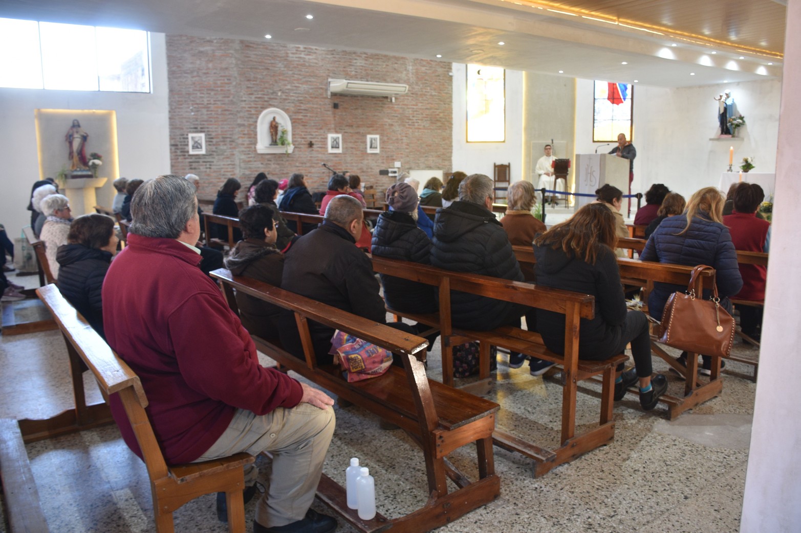 La Parroquia San Cayetano de la ciudad de Santa Fe se colmó de feligreses desde muy temprano