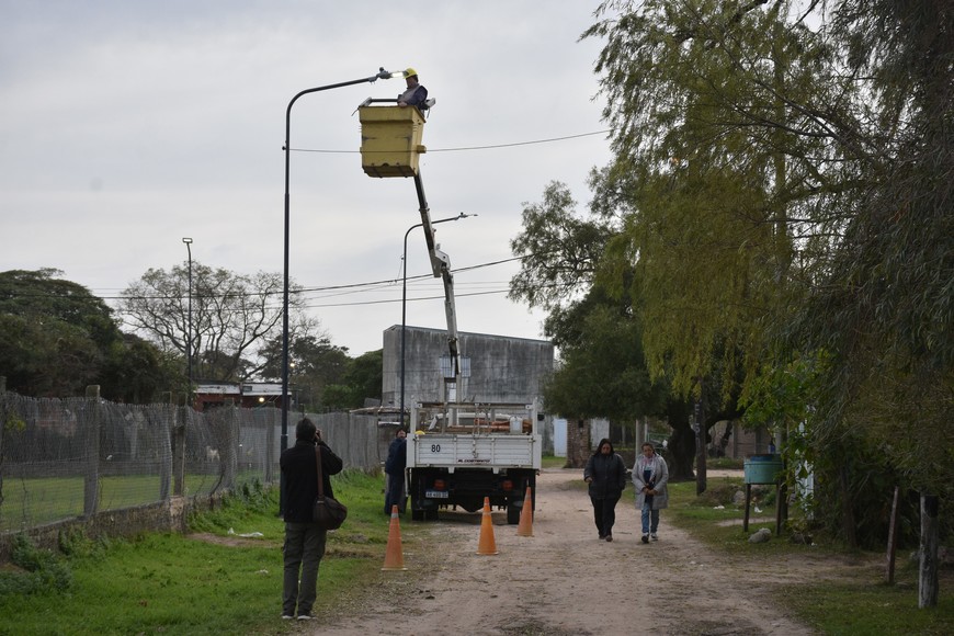 Este nuevo sistema de iluminación beneficiará a más de 3 mil familias que viven en los diferentes espacios de ambos distritos costeros.