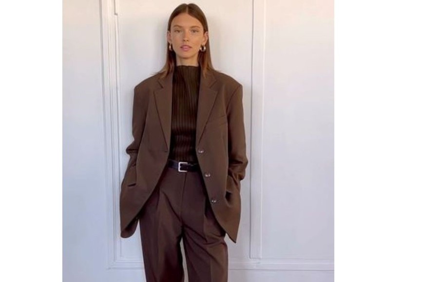 Te dejamos 8 looks alucinantes para que te inspires y puedas combinar esta tendencia en tu guardarropa.