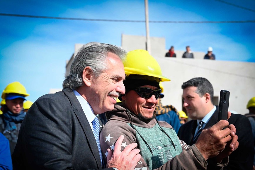 Fernández mantiene una agenda propia, recorriendo obras y participando de otros actos.