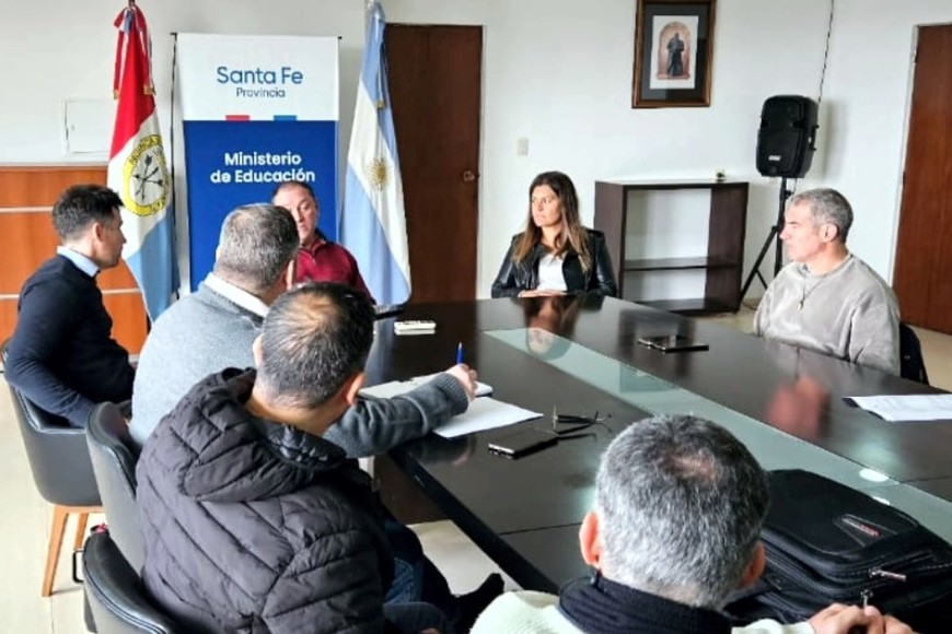 Encuentro entre senadores y el Ministerio de Educación.