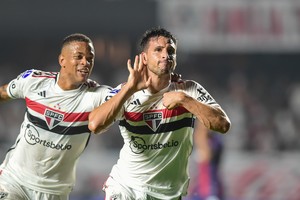 Jonathan Calleri festeja el primer gol de San Pablo ante San Lorenzo. Crédito: Conmebol