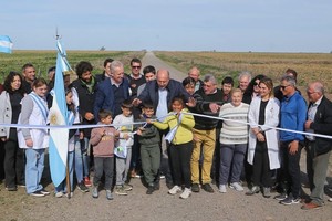 Perotti inauguró cuatro nuevas trazas rurales en el distrito de Pueblo Muñoz.
Foto: Gobierno