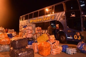 La totalidad de las prendas detalladas de industria extranjera, eran trasladadas sin el correspondiente aval aduanero.