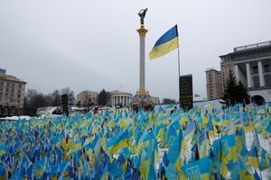 Imagen de diciembre de 2022. Las banderas representan a los soldados ucranianos caídos. Crédito: Reuters.
