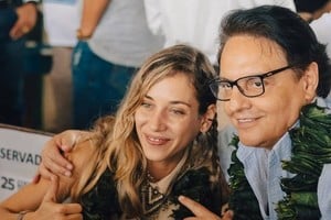 Andrea González junto Fernando Villavicencio.