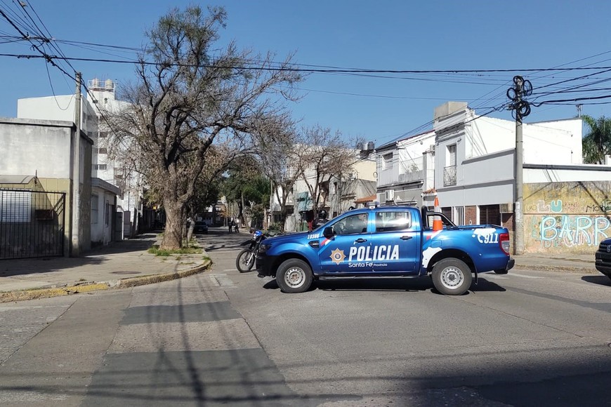 Personal policial cortó el tránsito por la zona de Francia 1100 mientras duró la emergencia. Crédito: El Litoral.