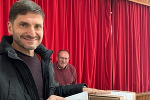 El dirigente radical votando en Hughes, localidad de General López.