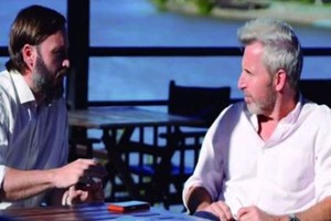 Francisco Azcué (derecha) junto a Rogelio Frigerio.