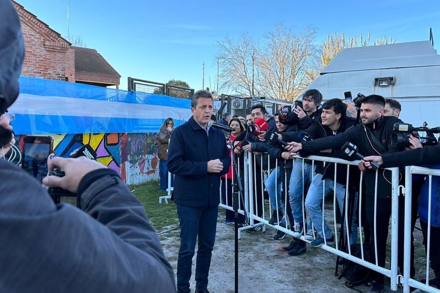 Sergio Massa, emitió su voto en la escuela secundaria N° 45 en el municipio de Tigre.