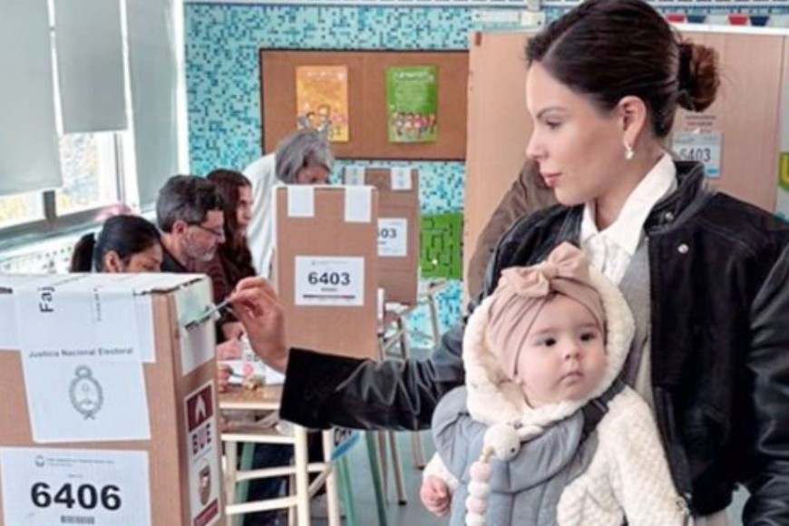 Barby Franco fue a votar con su bebé.