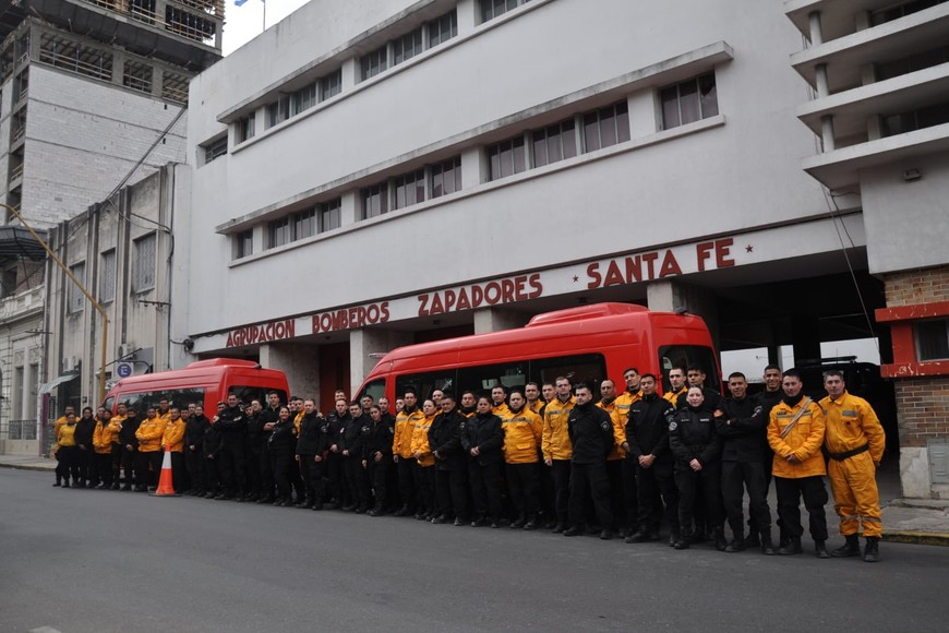 El grupo de 80 efectivos de distintas ciudades de la provincia también realizó prácticas en el cuartel central de Bomberos Zapadores de Santa Fe.