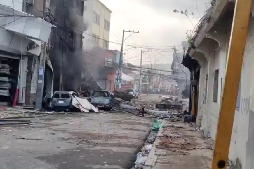 Smoke billows and charred vehicles are seen following an explosion in a building, in San Cristobal, Dominican Republic August 14, 2023 in this screen grab obtained from social media video. Guasapo Noticias y Mas/via REUTERS  THIS IMAGE HAS BEEN SUPPLIED BY A THIRD PARTY. MANDATORY CREDIT. NO RESALES. NO ARCHIVES.