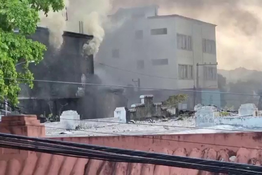 Smoke billows following an explosion in a building, in San Cristobal, Dominican Republic August 14, 2023 in this screen grab obtained from social media video. Guasapo Noticias y Mas/via REUTERS  THIS IMAGE HAS BEEN SUPPLIED BY A THIRD PARTY. MANDATORY CREDIT. NO RESALES. NO ARCHIVES.