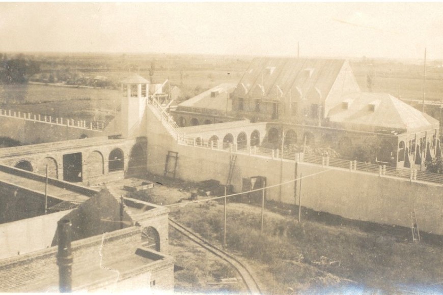 Fotos inéditas de la construcción de la cárcel.