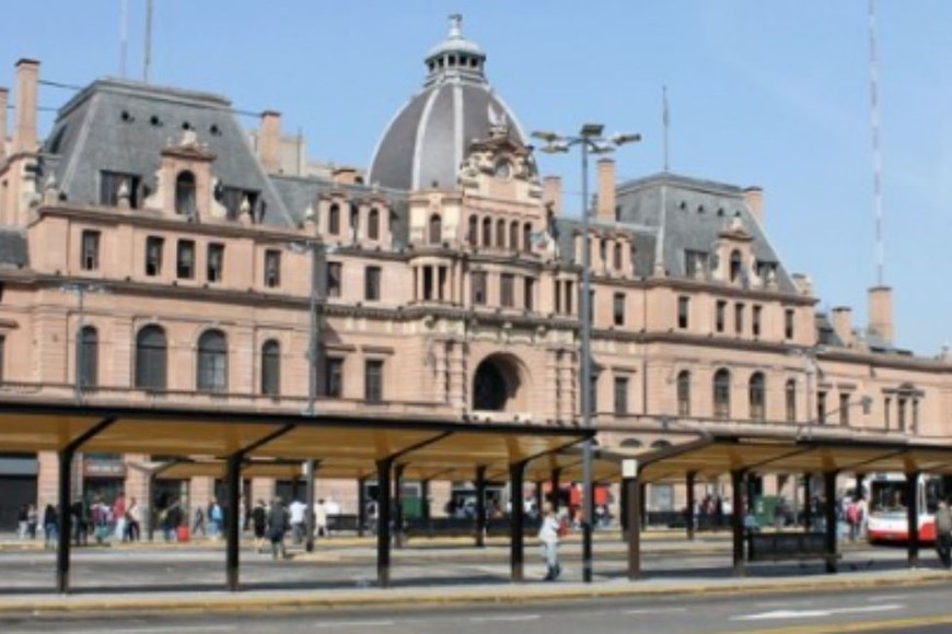 La persona que llamó dijo que había una bomba en una formación