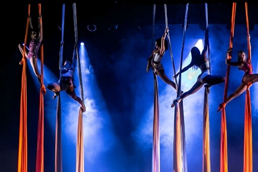 Mó Aeream Dance, grupo de danza aérea dirigido por Mónica Romero Sineiro