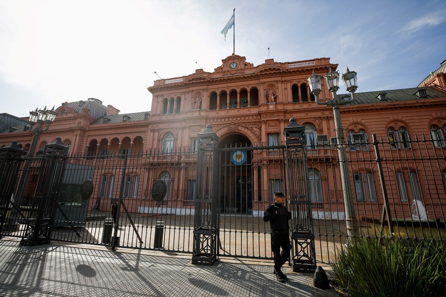 A general view of the facade of Casa Rosada Presidential Palace a day after Argentina's primary elections, in Buenos Aires, Argentina August 14, 2023. REUTERS/Agustin Marcarian   Casa de Gobierno