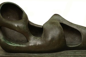 “Figura reclinada, formas externas”, trabajo en bronce de 1953-1954. Foto: Museo Nacional de Bellas Artes