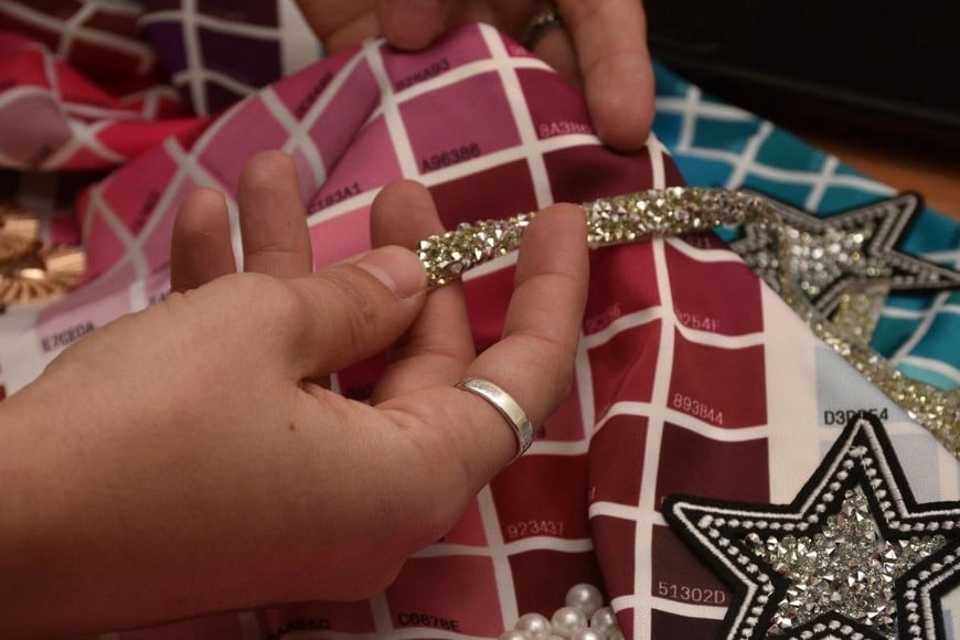 "La tela es un disparador, también un objeto como un botón, un cierre, un accesorio de una prenda. Siento que hay distintas entradas, no tengo una sola forma de inspirarme", contó la diseñadora.