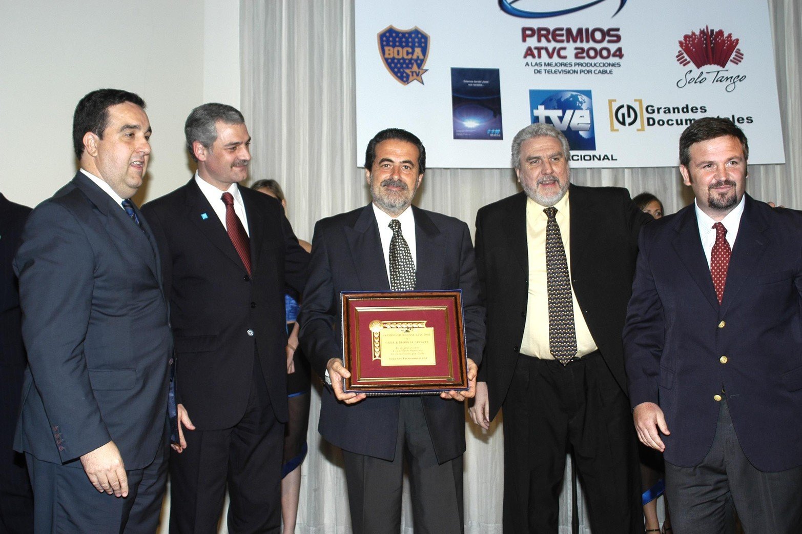Entrega de Premios ATVC. Manuel Vittori junto a Guillermo Dozo, Federico Caputto, reciben el premio por el programa de Cable y Diario por parte de Hernán Verdaguer y Walter Burzaco.