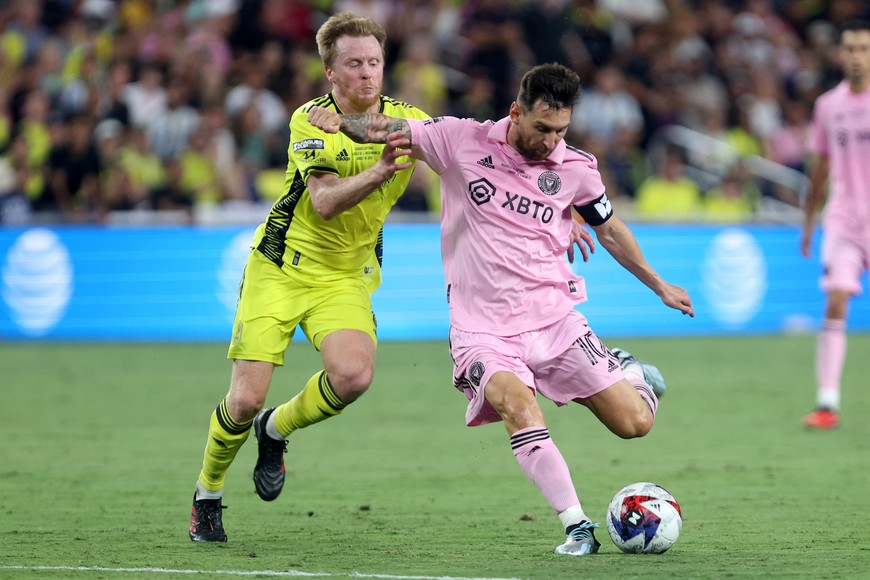 Aug 19, 2023; Nashville, TN, USA; Inter Miami forward Lionel Messi (10) shoots the ball past Nashville SC midfielder Dax McCarty (6) during the second half for the Leagues Cup Championship match at GEODIS Park.  Mandatory Credit: Alan Poizner-USA TODAY Sports