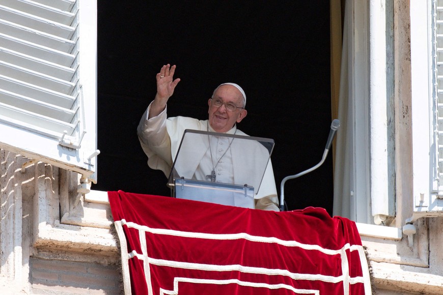 FILE PHOTO: Pope Francis leads the Angelus prayer from his window at the Vatican, August 20, 2023.    Vatican Media/­Handout via REUTERS    ATTENTION EDITORS - THIS IMAGE WAS PROVIDED BY A THIRD PARTY./File Photo