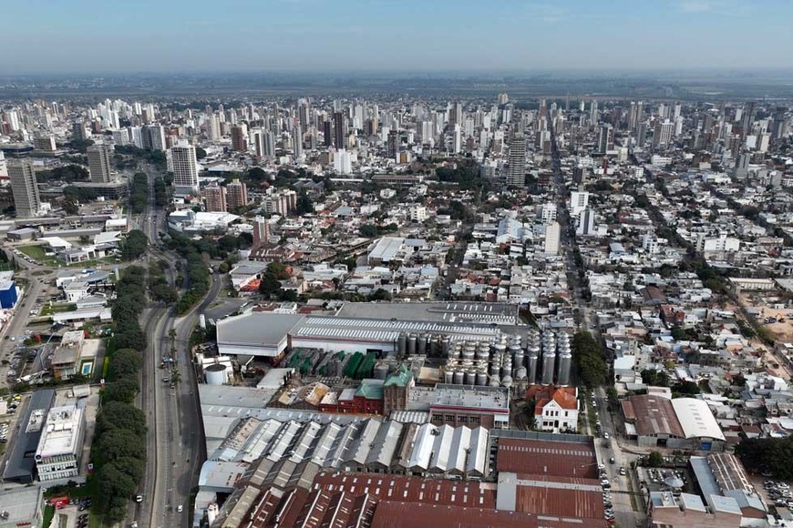 De este a oeste, una mirada aérea de Santa Fe desde el drone de El Litoral. Crédito: Fernando Nicola