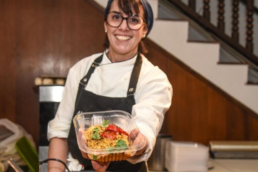 Bajo esta modalidad, las asociaciones extranjeras participantes ofrecieron más de 115 platos típicos acompañados con bebidas de su región, en sus propios espacios o clubes de la ciudad.