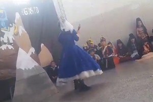 Doce disparos se escuchan en la filmación que realizó uno de los padres.